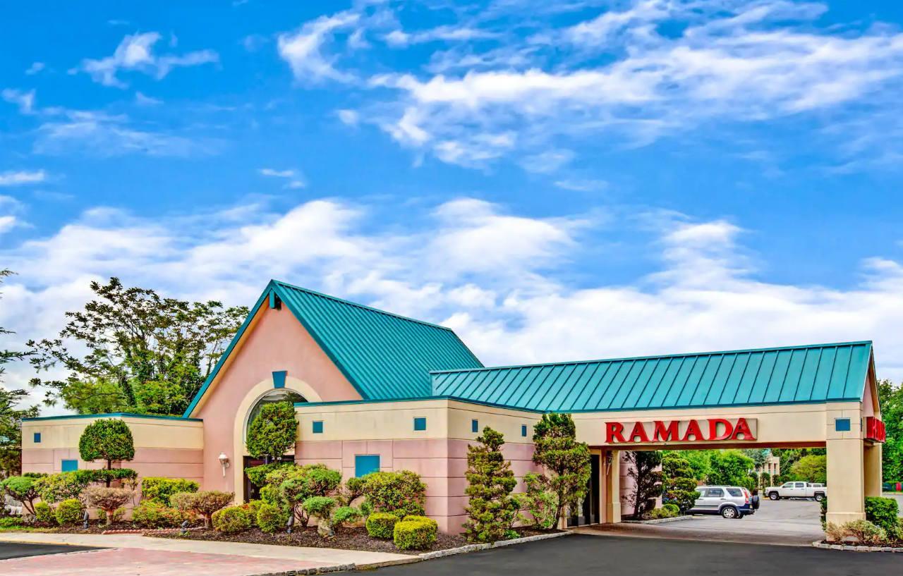 Отель Ramada By Wyndham Парсипанни Экстерьер фото